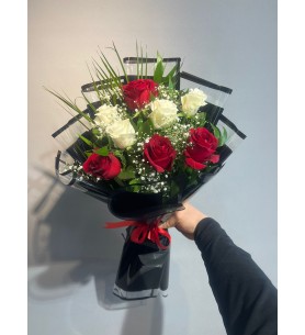 kırmızı beyaz güller 8 adet